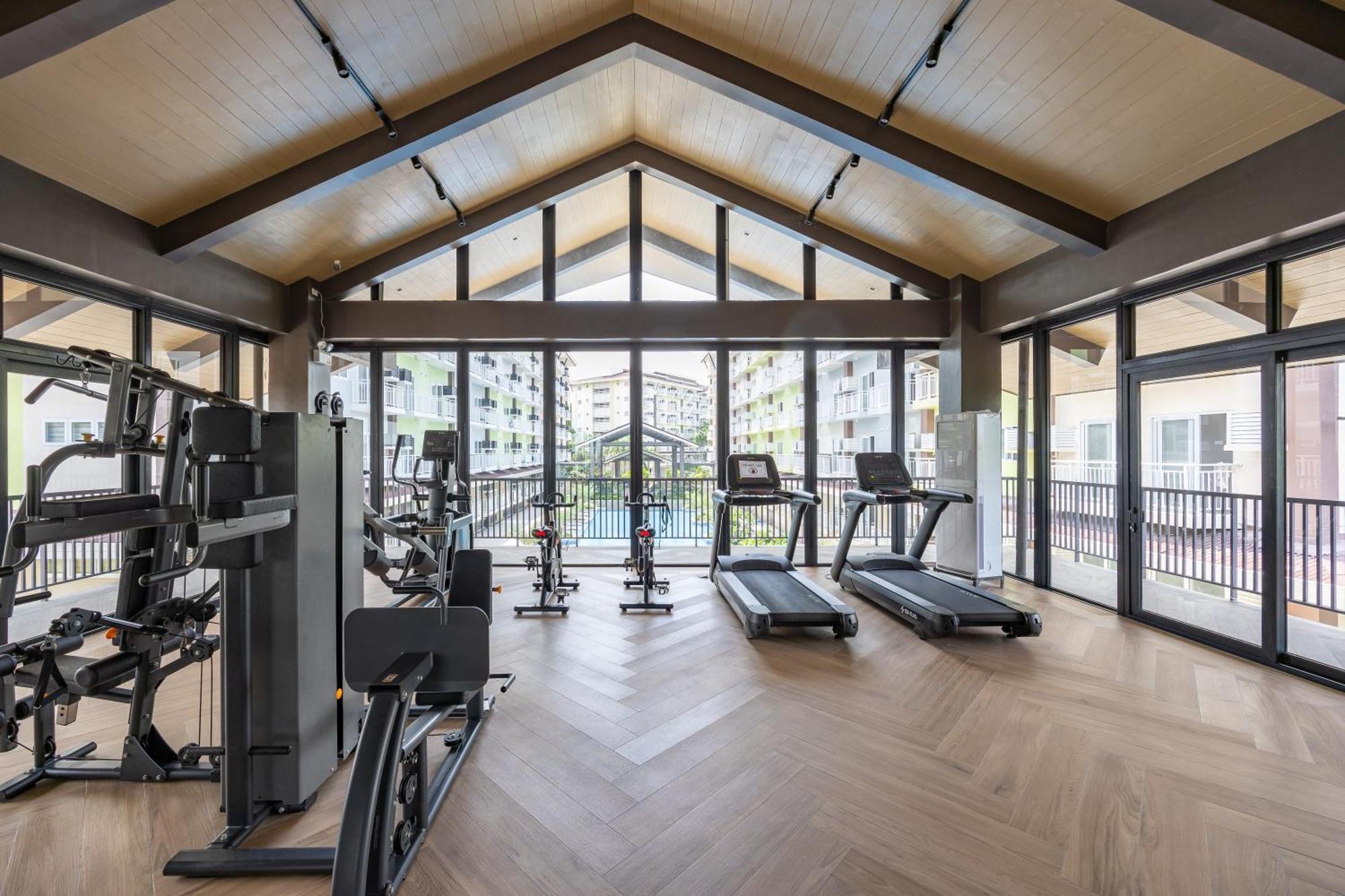 537 Amani Luxury Suite, 3 Minutes To Airport,with Gym & Pool, Fast Wi-fi, Free Netflix